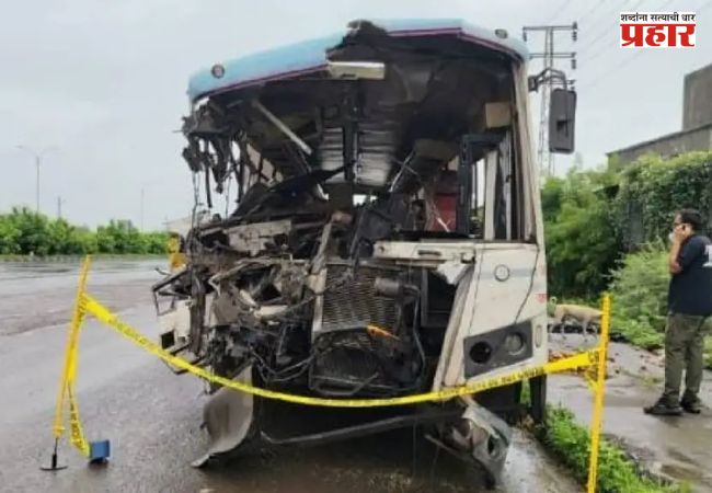 Solapur Accident : सोलापूरजवळ भीषण अपघात! पुणे-उमरगा एसटीला ट्रकची जोरदार धडक; चालकासह महिलेचा मृत्यू