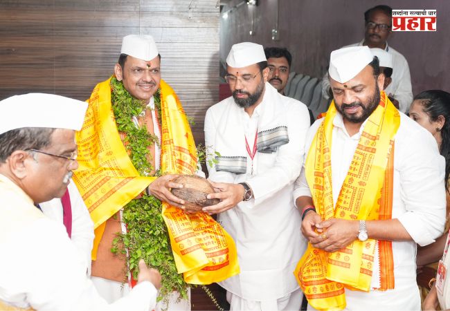 Devendra Fadnavis : “पंढरपूर कॉरिडॉरमुळे भाविकांना मोठा दिलासा, कोणावरही अन्याय होणार नाही”; आषाढी एकादशीच्या महापूजेनंतर मुख्यमंत्र्यांची घोषणा