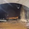 Pune Mumbai Expressway : मुसळधार पावसाचा मोठा फटका; पुणे-मुंबई एक्सप्रेसवे आणि जुना महामार्ग दोन्ही मार्ग वाहतुकीसाठी बंद
