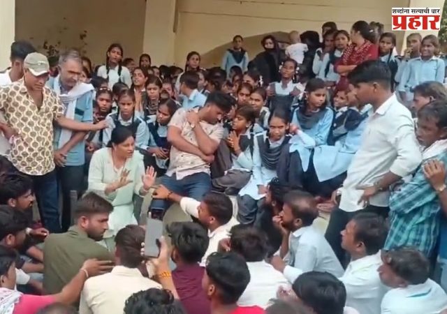Rajasthan Teacher Suspended : संतापजनक कृत्य..! ५०० रुपये चोरीच्या संशयावरून विद्यार्थिनींना केलं विवस्त्र