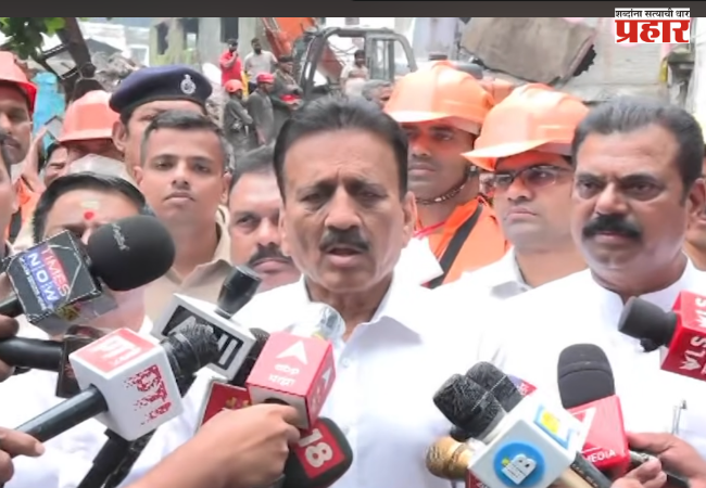 Minister Girish Mahajan inspected the building involved in the accident in Bhiwandi
