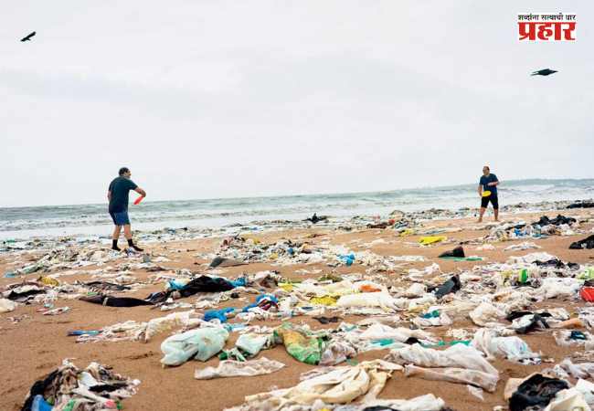 Juhu Beach : जुहू चौपाटीवरील कचरा उचलण्यास विलंब का झाला? संबंधित अधिकाऱ्यांवर करा कारवाई