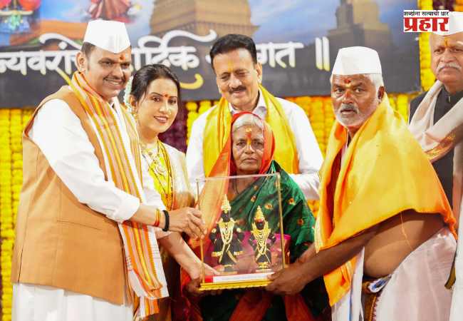 Ashadhi Ekdashi 2026 : सलग २० वर्षे वारीचं फळ! धाराशिवच्या माने दांपत्याला विठुरायाच्या महापूजेचा मान