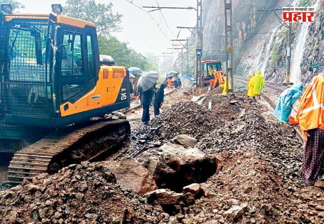 Pune-Mumbai Ghat : पुणे-मुंबई घाट विभागातील रेल्वे दुरुस्ती युद्धपातळीवर; एक मार्ग सुरू, दोन लोकोमोटिव्हसह धावणार गाड्या