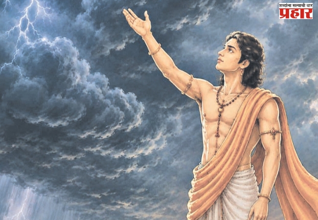 आसमंताच्या रंगमंचावरचे ‘आषाढ नाट्य’