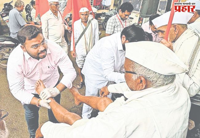 वारकऱ्यांची ‘चरण सेवा’