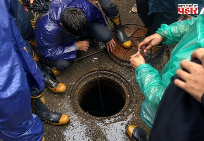 Sakinaka Manhole Accident : मोबाईलवर बोलणं जीवावर बेतलं! साकीनाक्यात उघड्या मॅनहोलमध्ये पडलेल्या व्यक्तीचा मृत्यू
