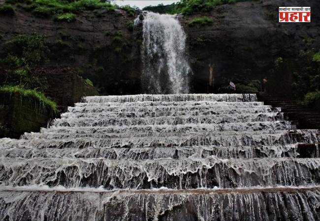 Waterfall Trip : धबधब्याखाली भिजायचंय? मग हे 5 वॉटरप्रूफ गॅझेट्स नक्की सोबत ठेवा