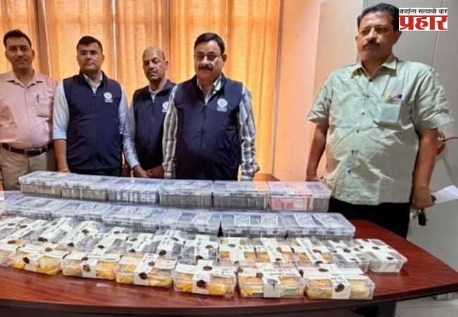 Agra ARTO Raid : माजी सरकारी अधिकाऱ्याच्या घरात ‘कुबेराचा खजिना’; २२ किलो सोनं-चांदी, १.६२ कोटींची रोकड जप्त
