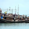 Bay of Bengal Tragedy : बंगालच्या उपसागरात रोहिंग्यांच्या दोन बोटी उलटल्या; ५०० हून अधिक जण मृत्युमुखी पडल्याची भीती