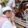 Devendra Fadnavis : मुख्यमंत्र्यांनी घेतले संतांच्या पादुकांचे दर्शन