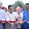 Devendra Fadnavis : रेल्वे फाटक मुक्त महाराष्ट्र करण्यासाठी येत्या; तीन वर्षात 145 रेल्वे उडाण पुलांचे बांधकाम