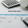 Electricity Bill : लाईट बिल अचानक जास्त आलंय? थेट भरण्याची चूक करू नका, नाहीतर...