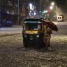मागील सहा तासात पावसाने मुंबईला झोडपले... अनेक परिसर जलमय, वाहतुकीसाठी मार्ग केले बंद