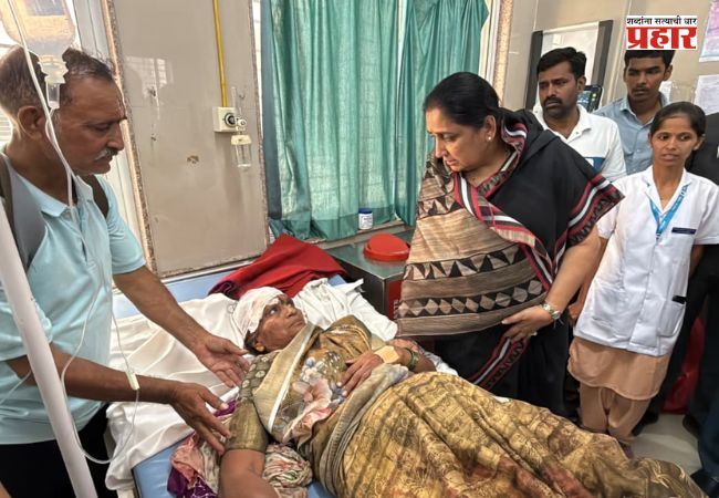 Sunetra Pawar : सासवड-जेजुरी मार्गावरील अपघातानंतर उपमुख्यमंत्री सुनेत्रा पवार रुग्णालयात; जखमी वारकऱ्यांना दिला धीर, तातडीच्या उपचाराचे आदेश