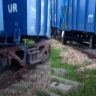 Train Accident : उत्तर प्रदेशमध्ये मोठा रेल्वे अपघात टळला, मालगाडीचे सात डबे रुळावरून घसरले