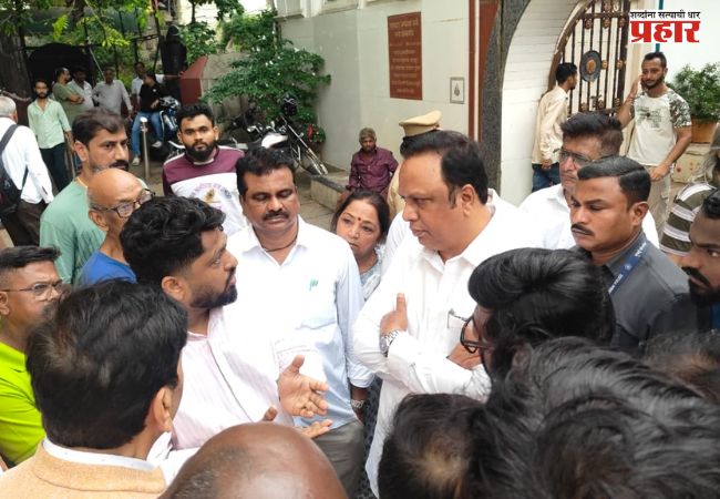 Ashish Shelar : गणेशमूर्ती आगमन मार्गांची २४ तासांत पाहणी; प्रशासकीय कसूर आढळल्यास कारवाई – आशिष शेलार