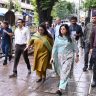 Footpath Encroachment : पदपथ अतिक्रमण मुक्तीच्या निर्देशानंतर, याच्या अंमलबजावणीसाठी आयुक्त थेट उतरल्या रस्त्यावर