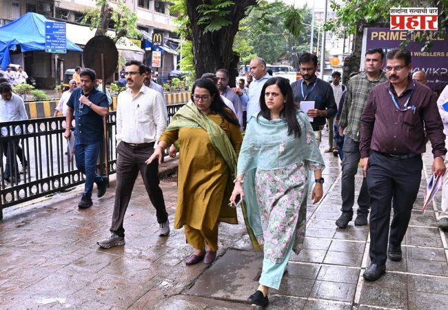 Footpath Encroachment : पदपथ अतिक्रमण मुक्तीच्या निर्देशानंतर, याच्या अंमलबजावणीसाठी आयुक्त थेट उतरल्या रस्त्यावर