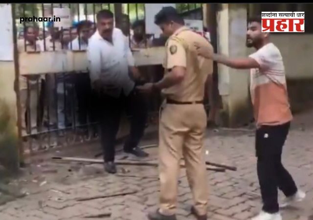 BMC contractors fight : BMC कार्यालयाबाहेर कंत्राटदारांमध्ये तुफान राडा! एकमेकांवर केले सुऱ्याने वार; व्हिडिओ व्हायरल