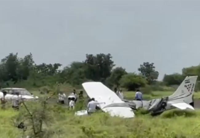 Baramati Plane Accident : बारामतीमध्ये सात महिन्यांत तिसरा विमान अपघात, प्रशिक्षण विमानानं धावपट्टी सोडली आणि झाला अपघात