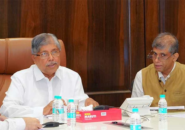 Chandrakant Patil : 'राज्यातील विद्यापीठांनी एकसमान शैक्षणिक वेळापत्रक राबवावे'