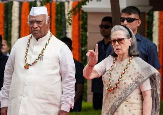 Vande Mataram : 'वंदे मातरम्' सुरू असताना काँग्रेस मुख्यालयात नेमकं काय झालं ? आता कोणाला होणार शिक्षा ?