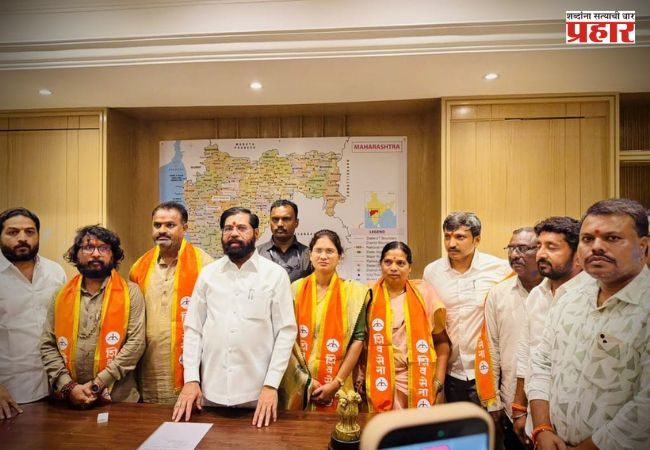 Maharashtra politics : भाजप प्रवेशासाठी निघालेले उबाठा गटाचे नगरसेवक रातोरात शिंदेंच्या शिवसेनेत दाखल