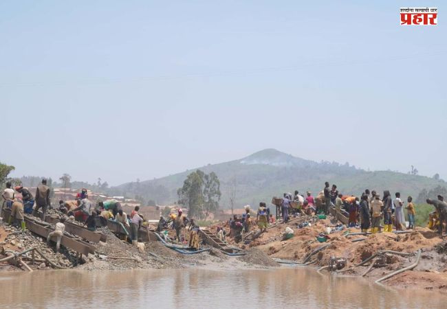 Gold mine collapses : खोदकामादरम्यान सोन्याची खाण कोसळली; 30 कामगारांचा मृत्यू, अनेक जण अडकले