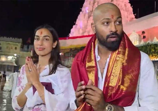 Hardik Pandya : हार्दिक पांड्यानं घेतला मोठा निर्णय, महिकासोबत घेतलं तिरुपतीच्या बालाजीचं दर्शन