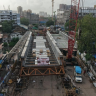 Railway Bridge : सायन रेल्वे ओव्हर ब्रिजचे उद्घाटन सप्टेंबर अखेरपर्यंत लांबणीवर; दुसरा गर्डर ८-९ ऑगस्टच्या मध्यरात्री बसवणार