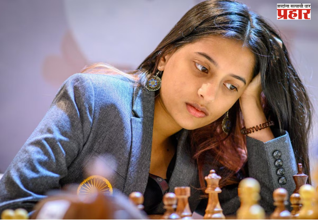 Divya Deshmukh from Maharashtra, who became a world champion in chess at the age of 19, receives the Arjuna Award.