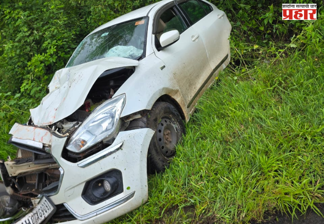 ST bus collides with a car in Ratnagiri.