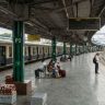 Indian Railway : रेल्वे प्रवाशांनो लक्ष द्या! स्टेशनवर थुंकणे, कचरा टाकणे आता महागात पडणार; थेट ₹१,००० दंड