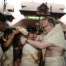 Martin Day Nithin Chand Guruvayur Wedding : तब्बल १० वर्षांनंतर पूर्ण झाली इच्छा; स्कॉटिश खासदार मार्टिन डे यांनी केरळच्या नितिन चंद यांच्यासोबत मंदिरात केले पारंपरिक लग्न