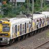 Mumbai Local : किरकोळ वाद झाला अन् प्रवाशाला चक्क धावत्या ट्रेनमधून खाली ढकलून दिलं