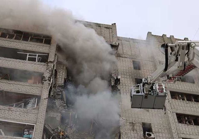 Mumbai's Bandra Fire : वांद्रे पश्चिम येथील इमारतीला आग; ७ जण रुग्णालयात
