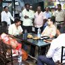 Nitesh Rane : कार्यकर्त्यांच्या आग्रहास्तव पालकमंत्री नितेश राणेंनी घेतला चहा-भजीचा आस्वाद