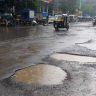 BMC : रस्ते अभियंत्यांना महापालिकेने खड्डे शोधण्यासाठी रस्त्यावर पिटाळले