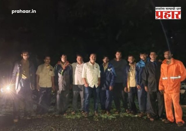 Deorukh News : महावितरणच्या जाबाज कर्मचाऱ्यांना सलाम; काळ्याकुट्ट अंधारात आणि जंगलात जीवाची पर्वा न करता वीजपुरवठा केला पूर्ववत