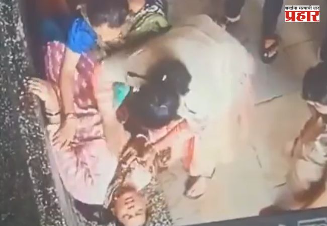 Women Heart Attack Video : ‘अचानक छातीत दुखू लागलं… अन् पुढच्या 5 मिनिटांत जे घडलं ते थक्क करणारं! Video Viral