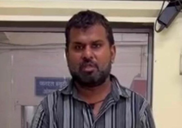 Mumbai Local News : लोकलमध्ये महिलेला मारहाण करणाऱ्या पुरुषाला १२ तासांत अटक