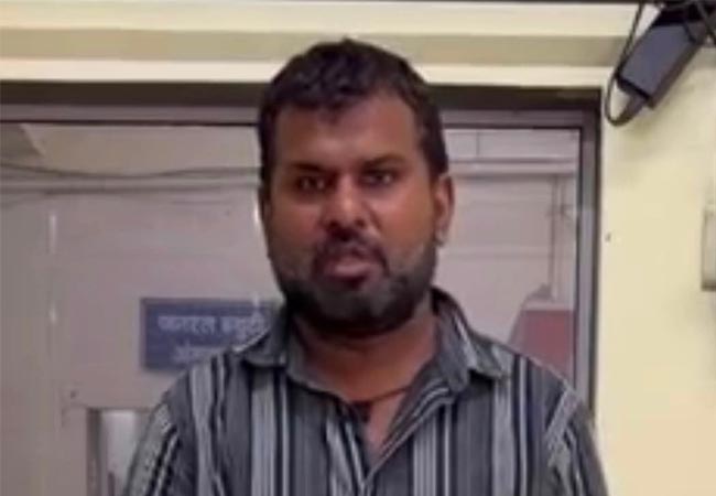 Mumbai Local News : लोकलमध्ये महिलेला मारहाण करणाऱ्या पुरुषाला १२ तासांत अटक