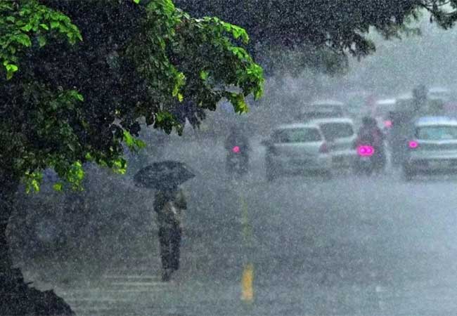 Maharashtra Weather Update : पुढचे ४८ तास अत्यंत महत्त्वाचे! महाराष्ट्रातील ‘या’ १३ जिल्ह्यांमध्ये धो-धो पावसाचा इशारा