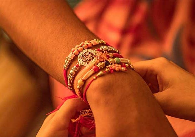 मुंबईत दहीहंडी ऐवजी रक्षाबंधनला मिळणार शासकीय सुट्टी
