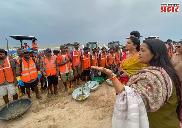 Ritu Tawde : मुंबईच्या महापौरांनी केली जुहू समुद्र किनाऱ्याची पाहणी; स्वच्छता मोहिमेचा प्रत्यक्ष घेतला आढावा