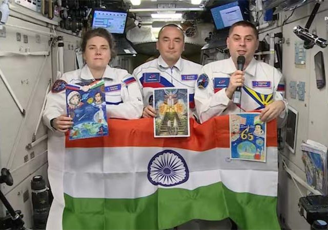 Russian cosmonaut : रशियन अंतराळवीरांकडून भारताला स्वातंत्र्यदिनाच्या विशेष शुभेच्छा