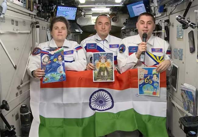 Russian cosmonaut : रशियन अंतराळवीरांकडून भारताला स्वातंत्र्यदिनाच्या विशेष शुभेच्छा