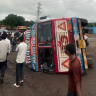 Nashik : सिन्नर-नाशिक महामार्गावरील L&T फाट्यावर कंटेनर पलटी, वाहतुकीवर परिणाम