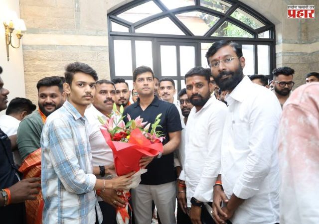Shiv Sena UBT : उबाठा गटाच्या सोशल मीडिया विभागातील पदाधिकाऱ्यांचा शिवसेनेत प्रवेश